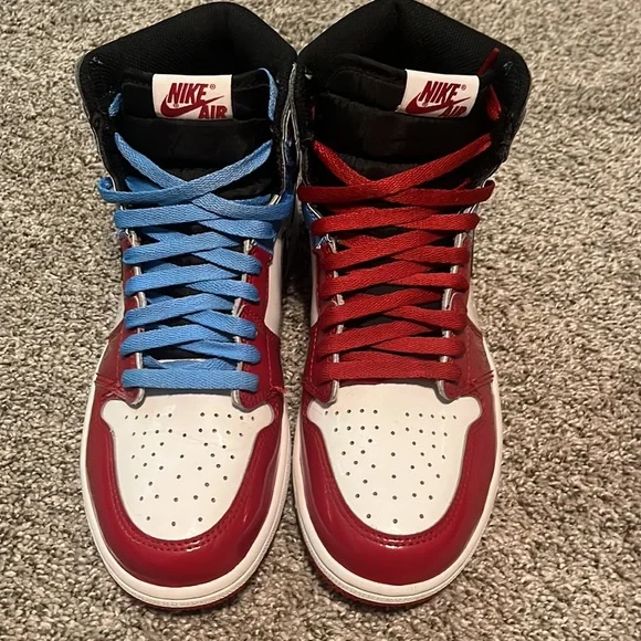 Jordan 1 unc/ Chicago patent leather,like new condition.Real jordan shoes. - Picture 2 of 7
